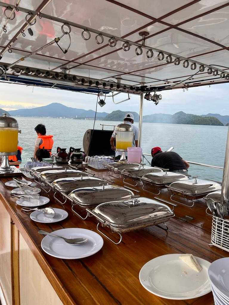 Halal buffet dinner at Langkawi halal sunset cruise